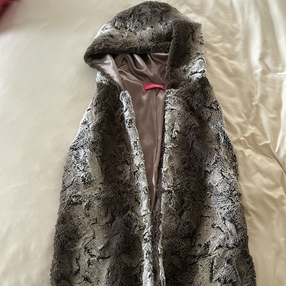 Women’s Pookie & Sebastian taupe brown super soft faux fur hooded vest - Medium